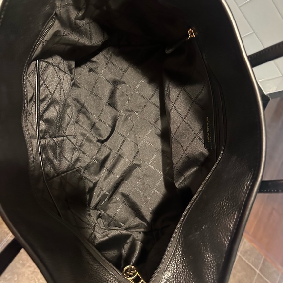 💯% Authentic!!Excellent condition!MK Beck Large Pebbled Leather Tote Bag - Picture 2 of 10